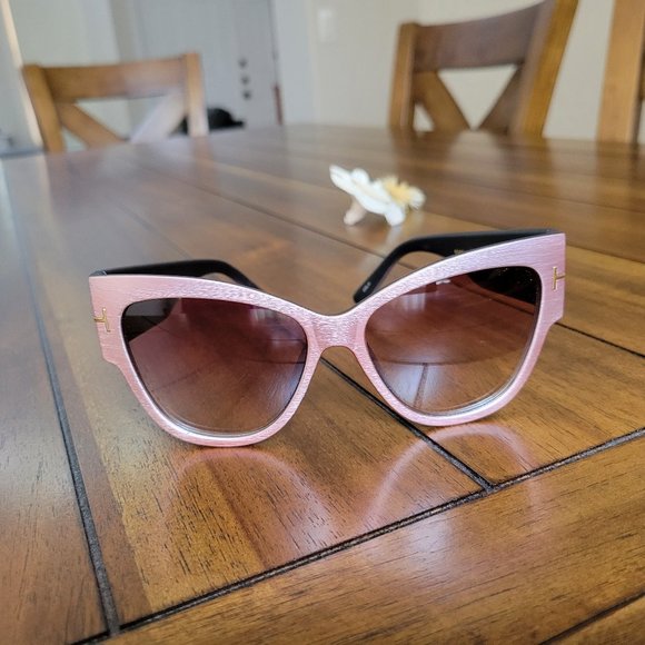 Womens Oversized Cat Eye Sunglasses Vintage Retro - Picture 3 of 10